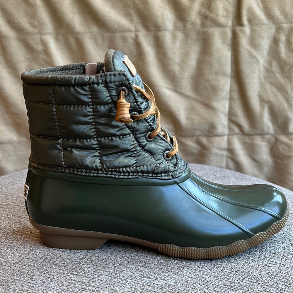 Sperry Saltwater Olive Quilted Duck boot Size 9, NEW w/o box. Waterproof…